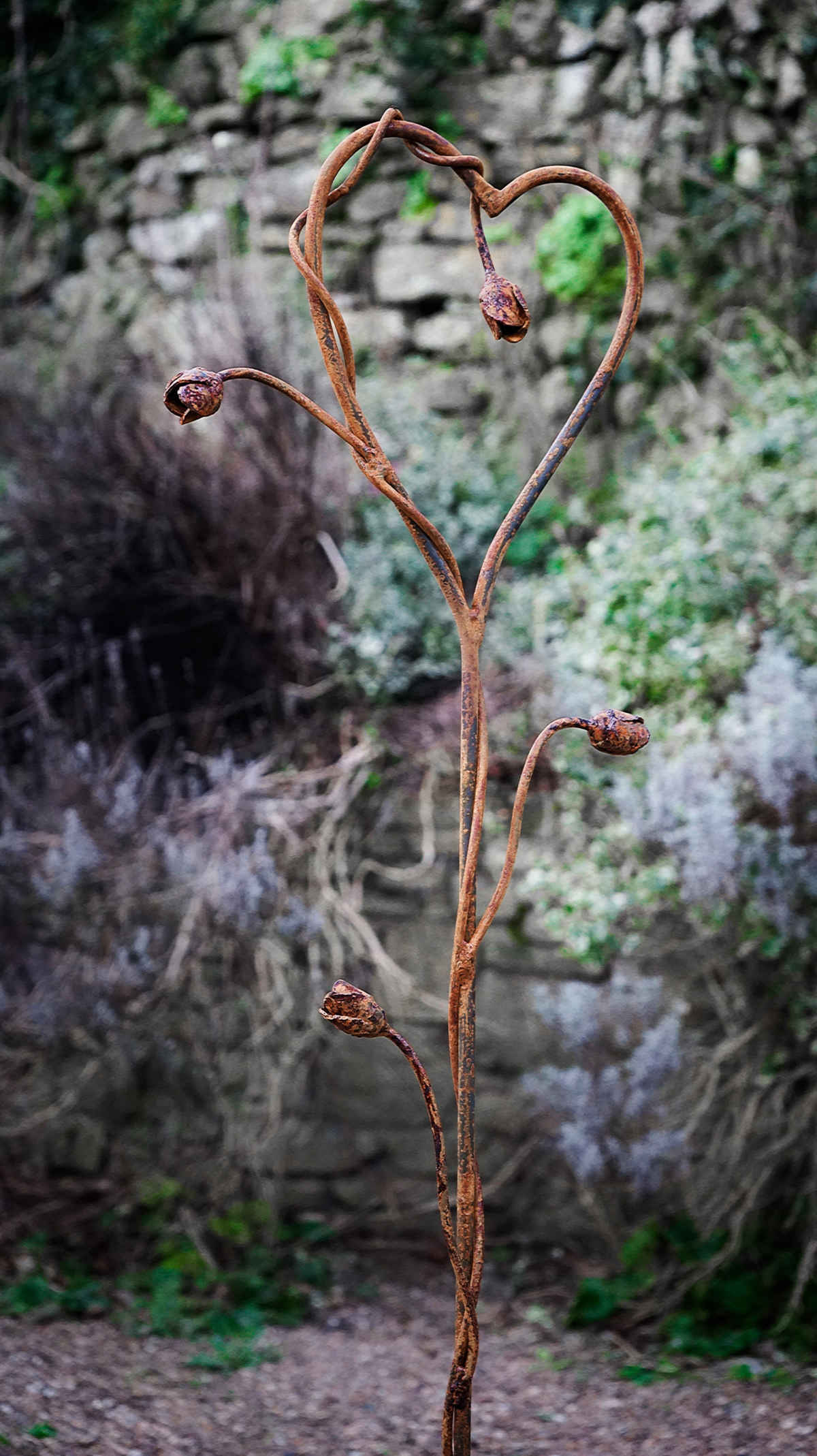 Rusty metal Climbing Rose Heart. Garden flower sculpture image 4