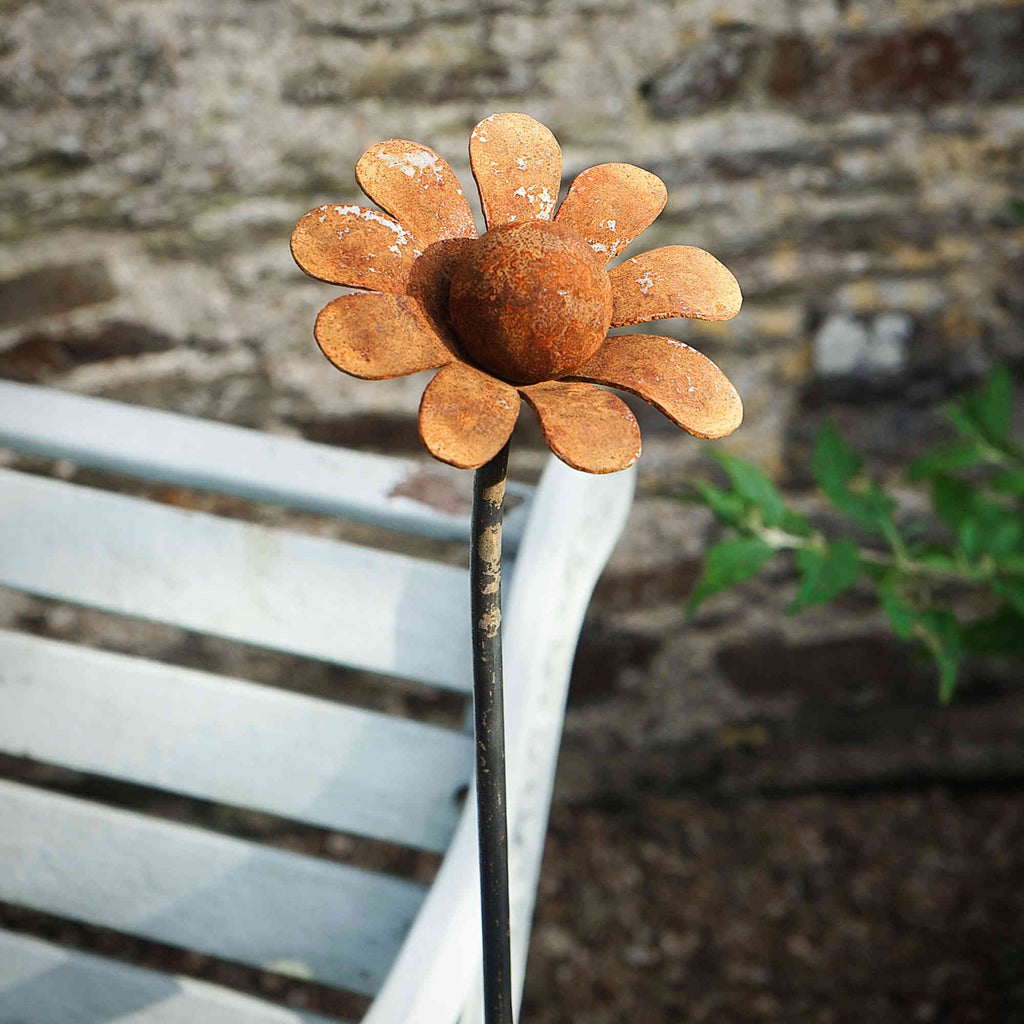 Large rusty metal Chamomile. Garden art flower sculpture image 0